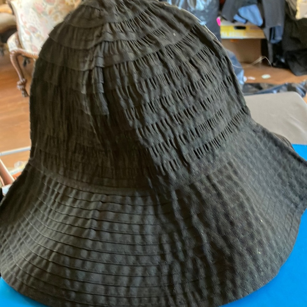 FINAL MARKDOWN Black Textured Bucket Hat